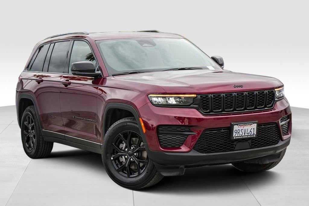 Used 2025 Jeep Grand Cherokee Altitude AWD/4WD image 2