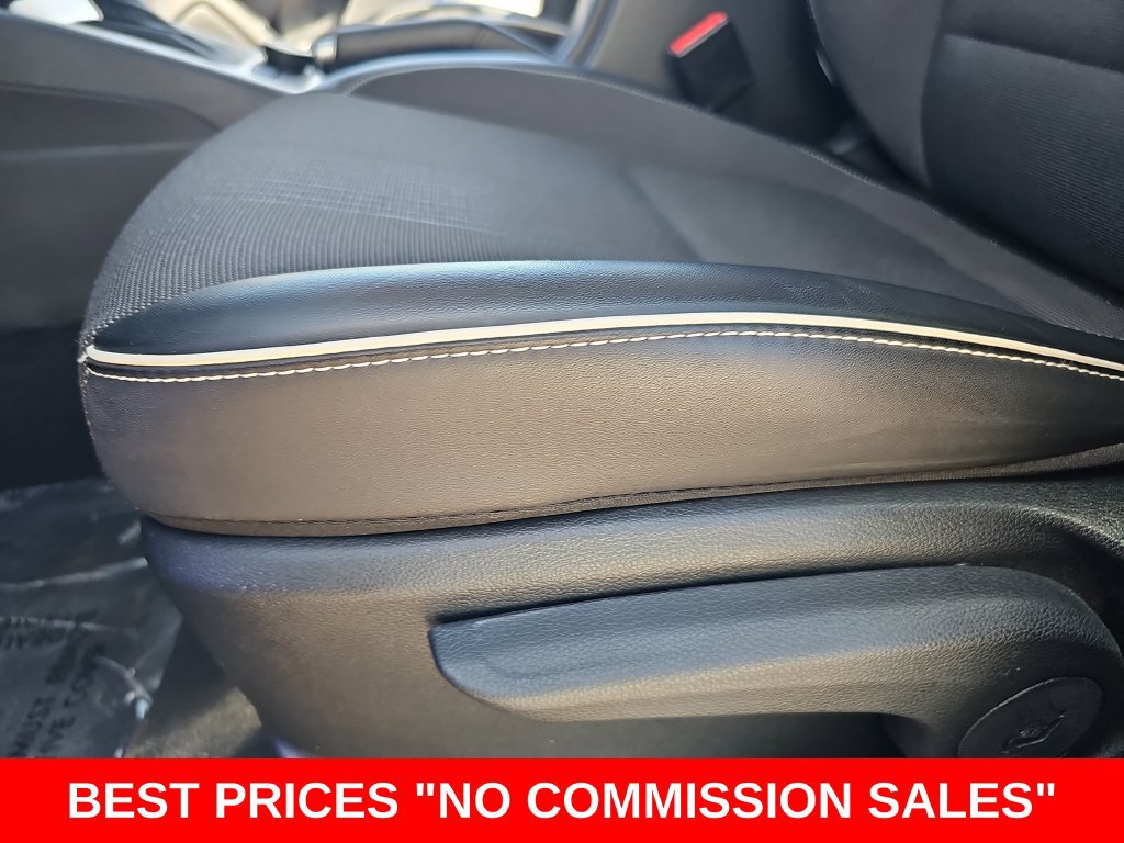 Used 2022 Hyundai Venue Limited FWD image 28