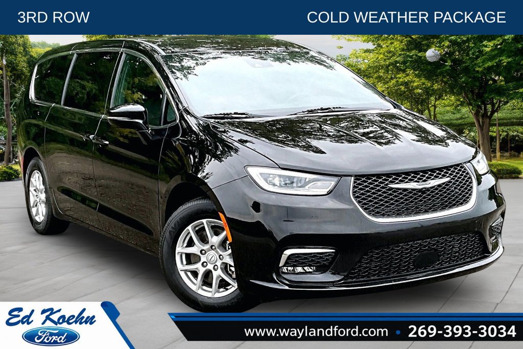 Used 2026 Chrysler Pacifica Select