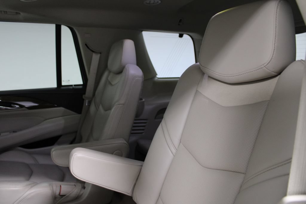 Used 2020 Cadillac Escalade Premium Luxury AWD/4WD image 19