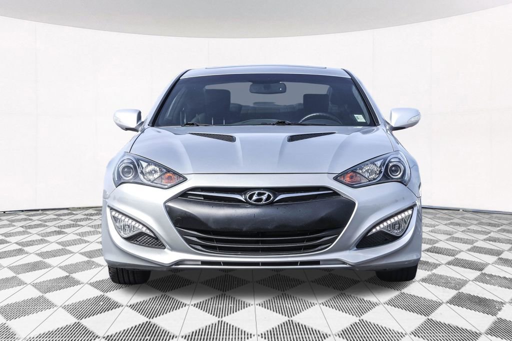 Used 2013 Hyundai Genesis 3.8 RWD image 10
