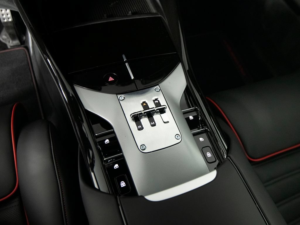 Used 2025 Ferrari Purosangue AWD/4WD image 27