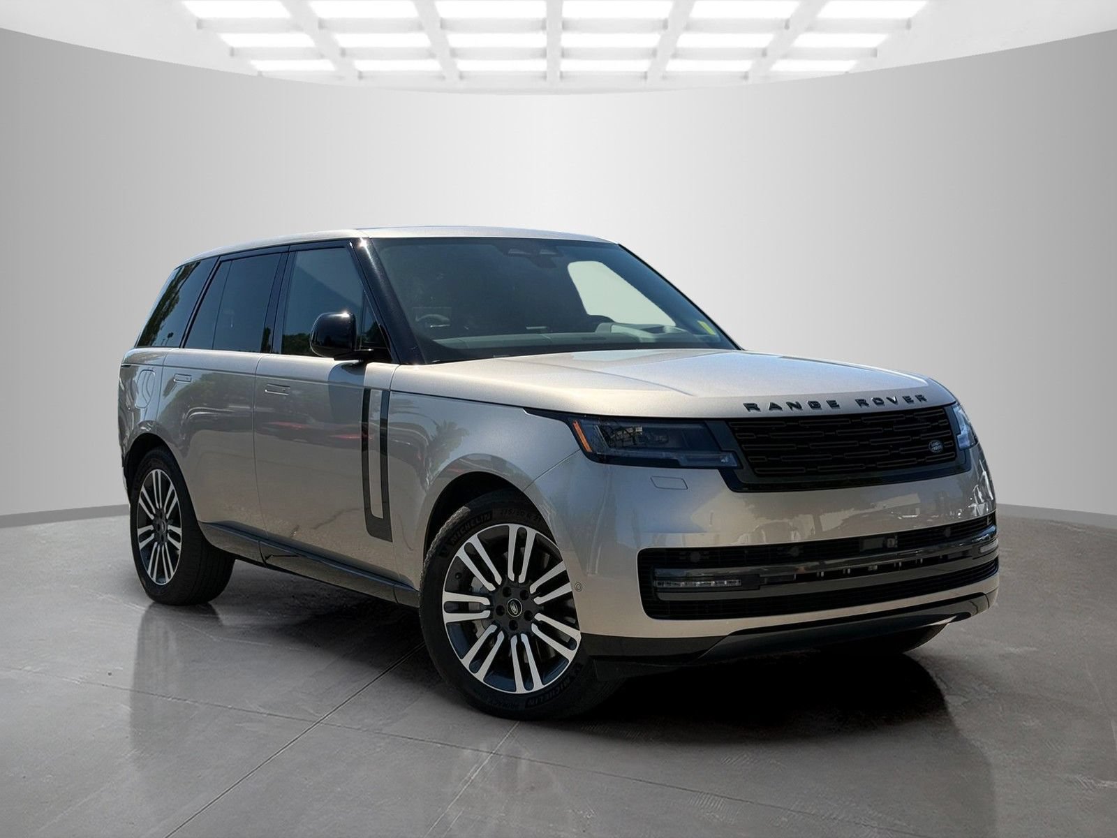 Used 2024 Land Rover Range Rover SE AWD/4WD image 3