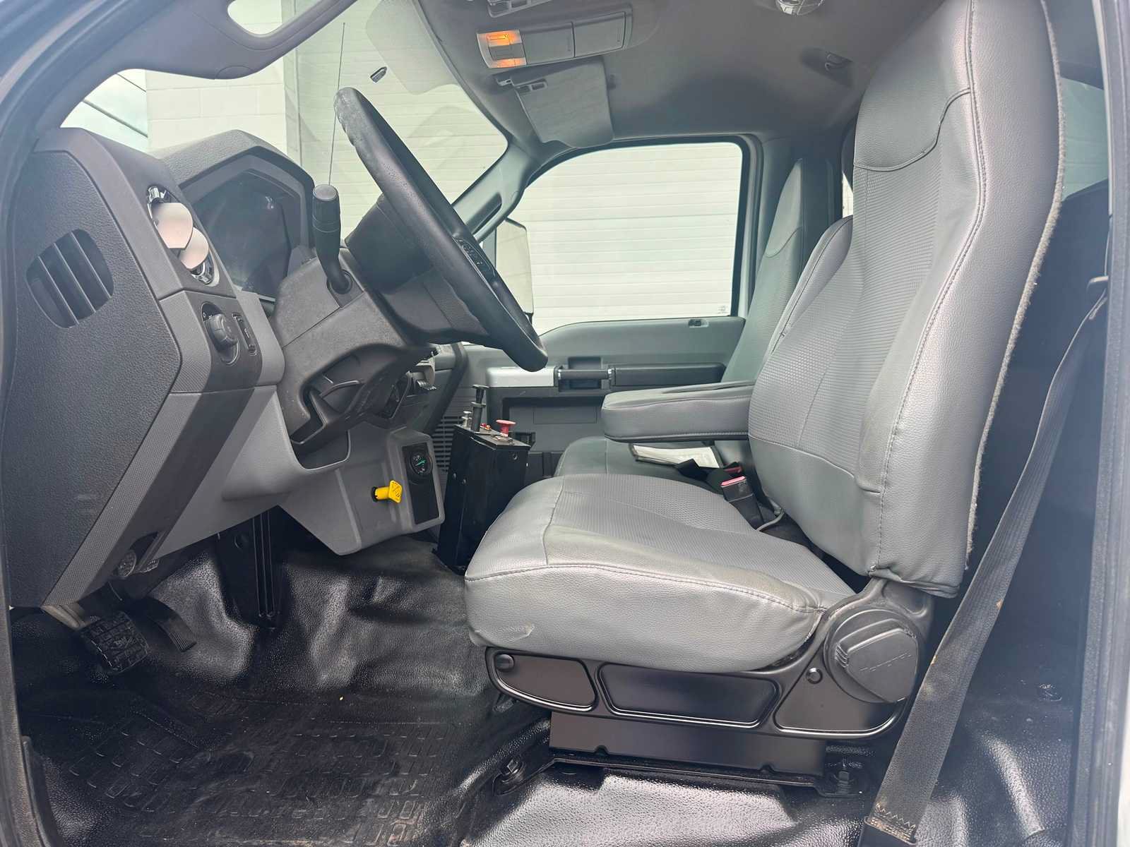 Used 2016 Ford F750 2WD Regular Cab Super Duty image 9