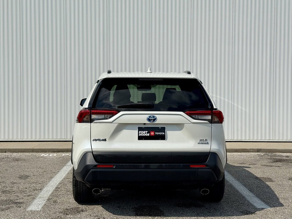 Used 2022 Toyota RAV4 XLE Premium image 4
