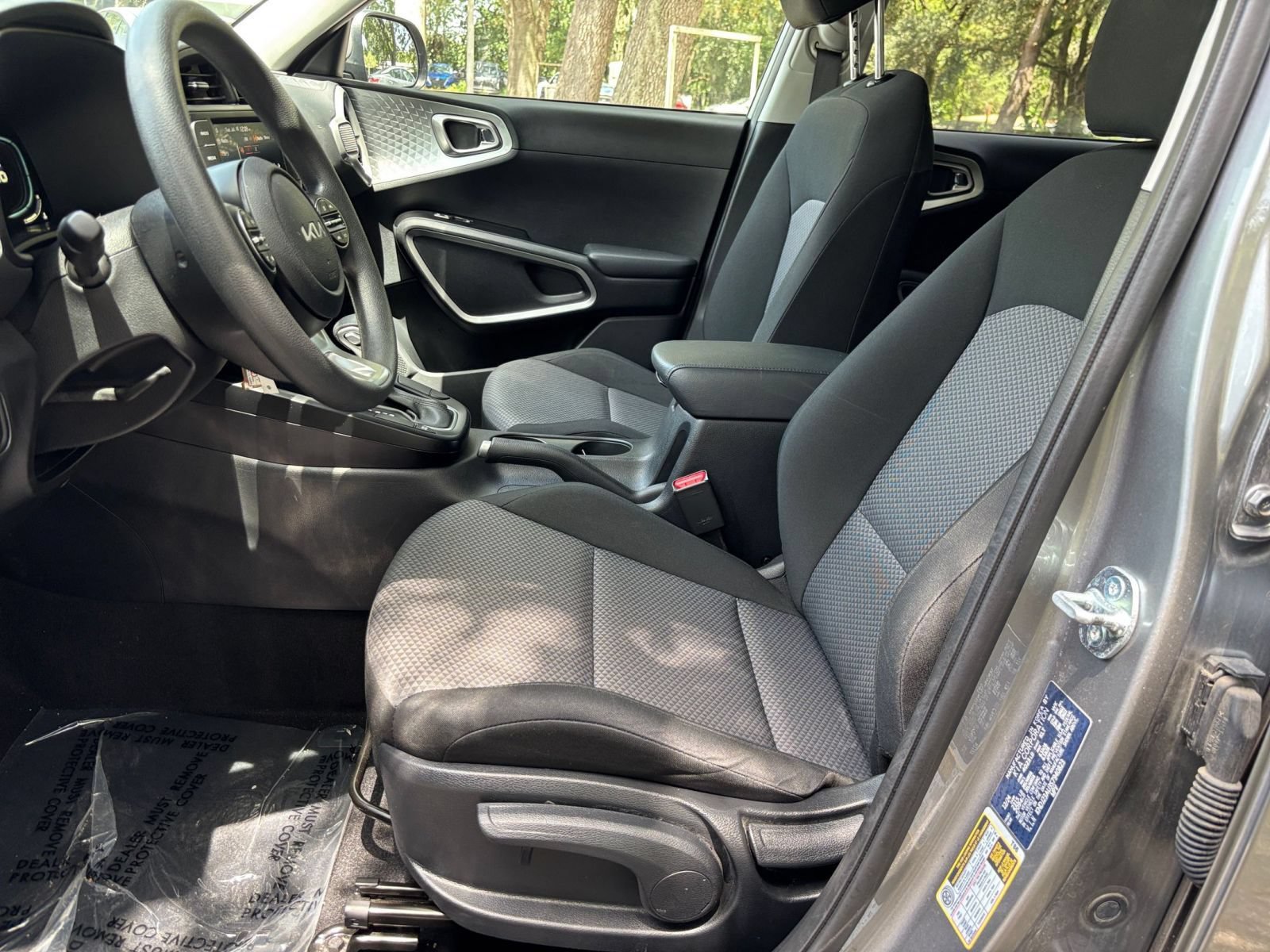 Used 2025 Kia Soul LX w/ LX Technology Package FWD image 24