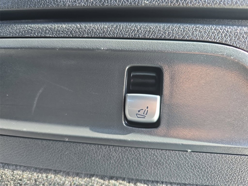 Used 2017 Mercedes-Benz GLC 300 4MATIC image 17