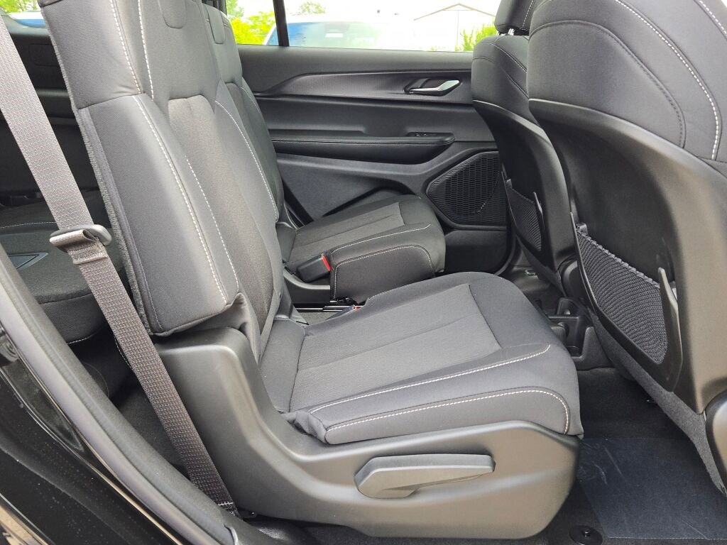 New 2025 Jeep Grand Cherokee L Laredo w/ Trailer Tow Package image 10