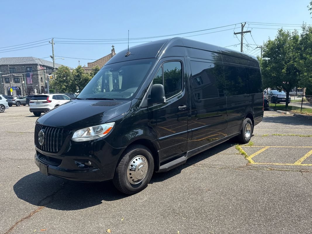 Used 2021 Mercedes-Benz Sprinter 3500 image 1