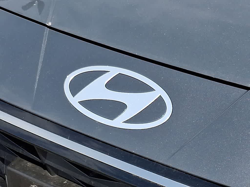 Used 2025 Hyundai Elantra Limited FWD image 32
