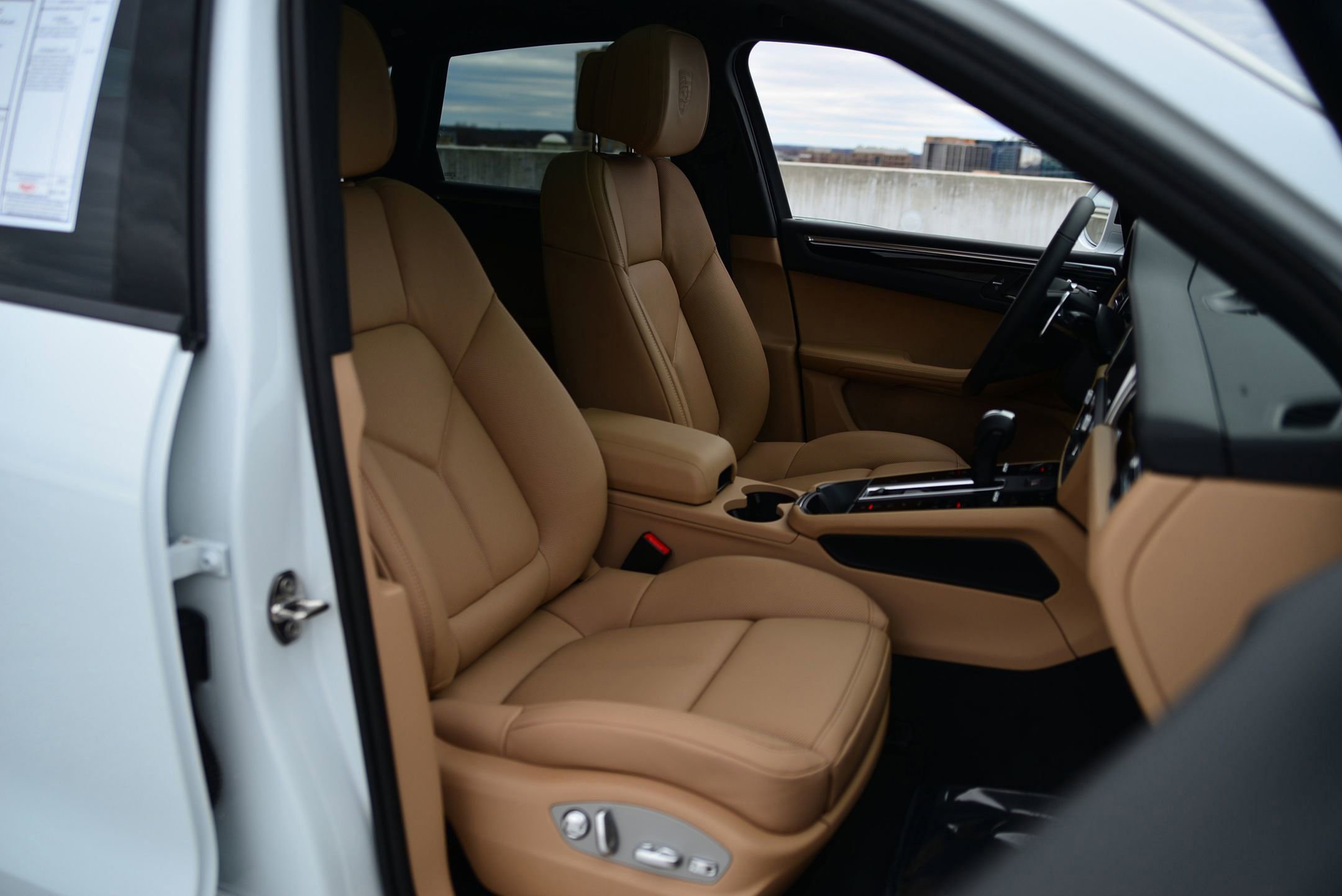 Used 2025 Porsche Macan image 21