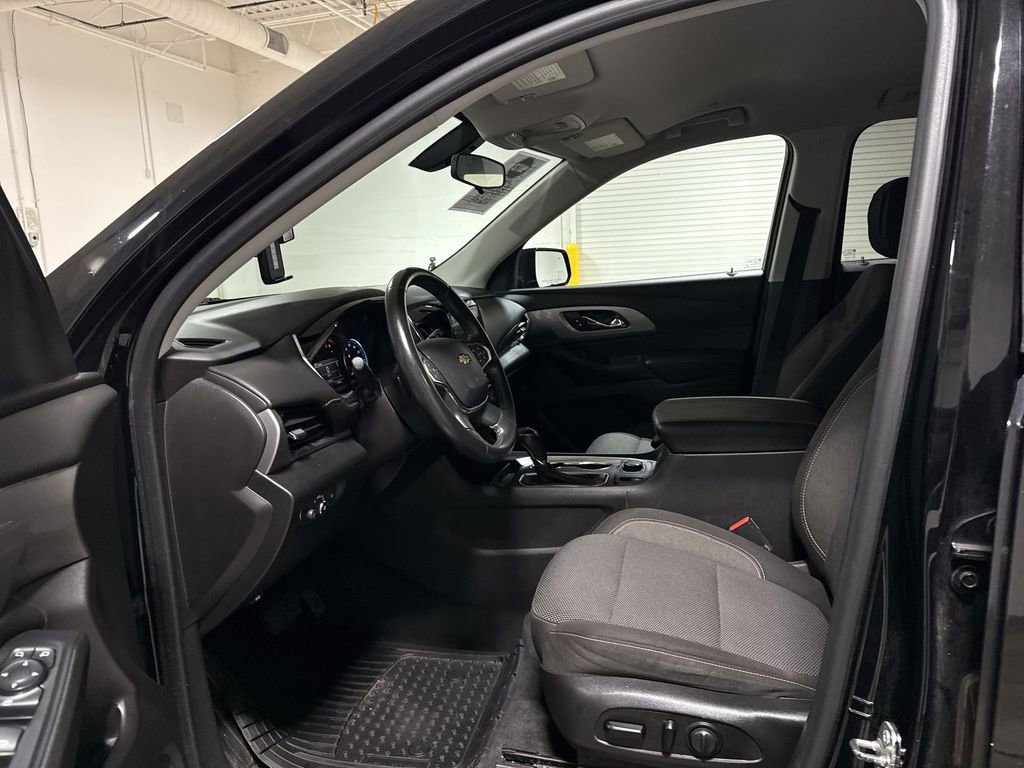 Used 2018 Chevrolet Traverse LT FWD image 19