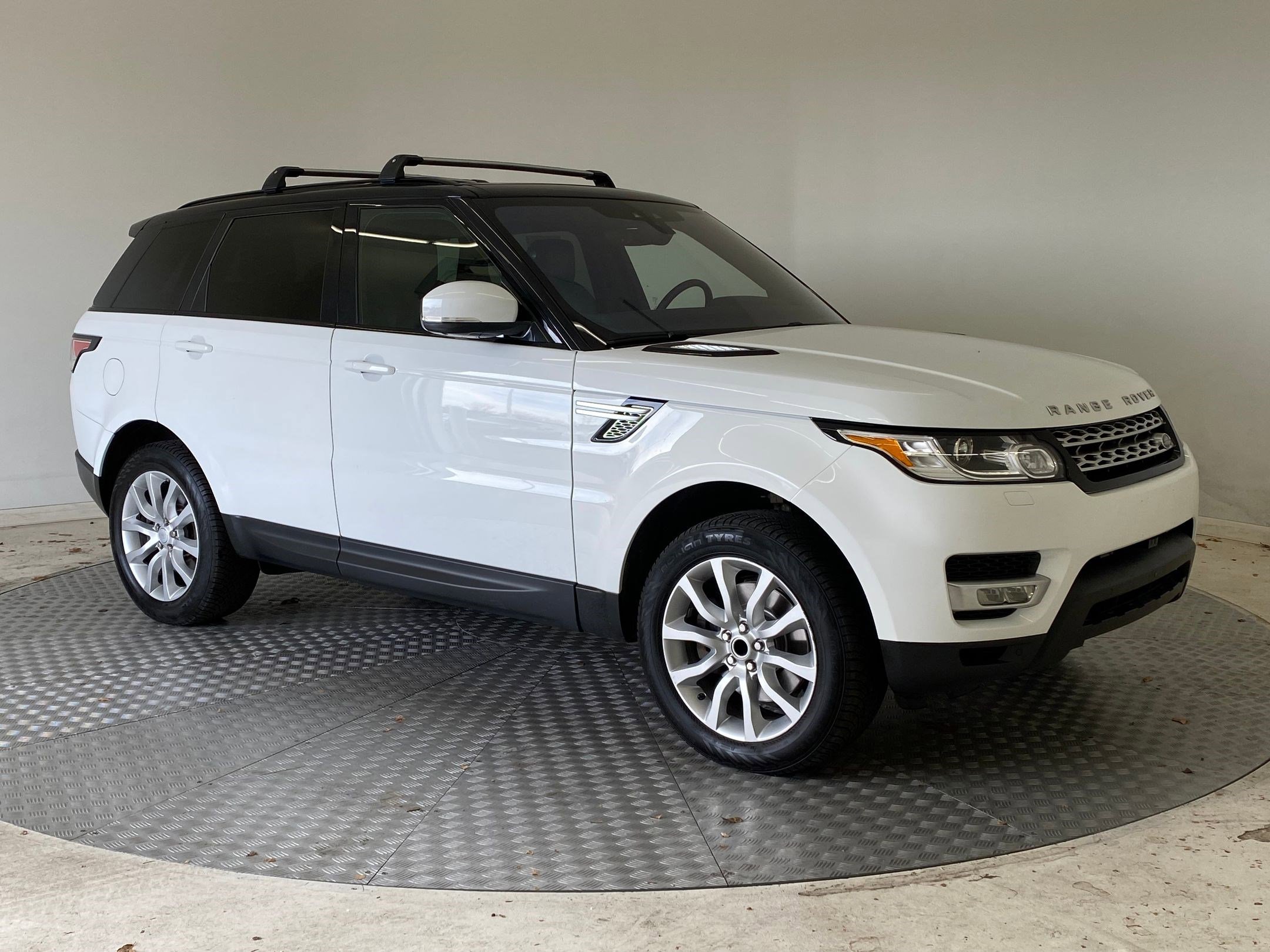 Used 2017 Land Rover Range Rover Sport HSE image 6