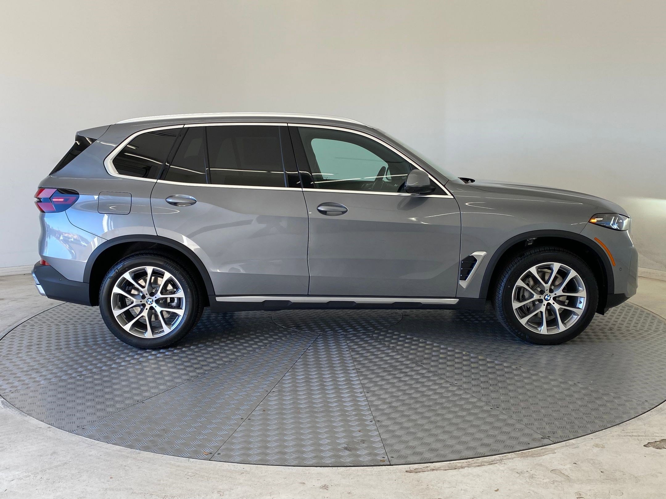 Used 2026 BMW X5 xDrive40i w/ Premium Package image 7