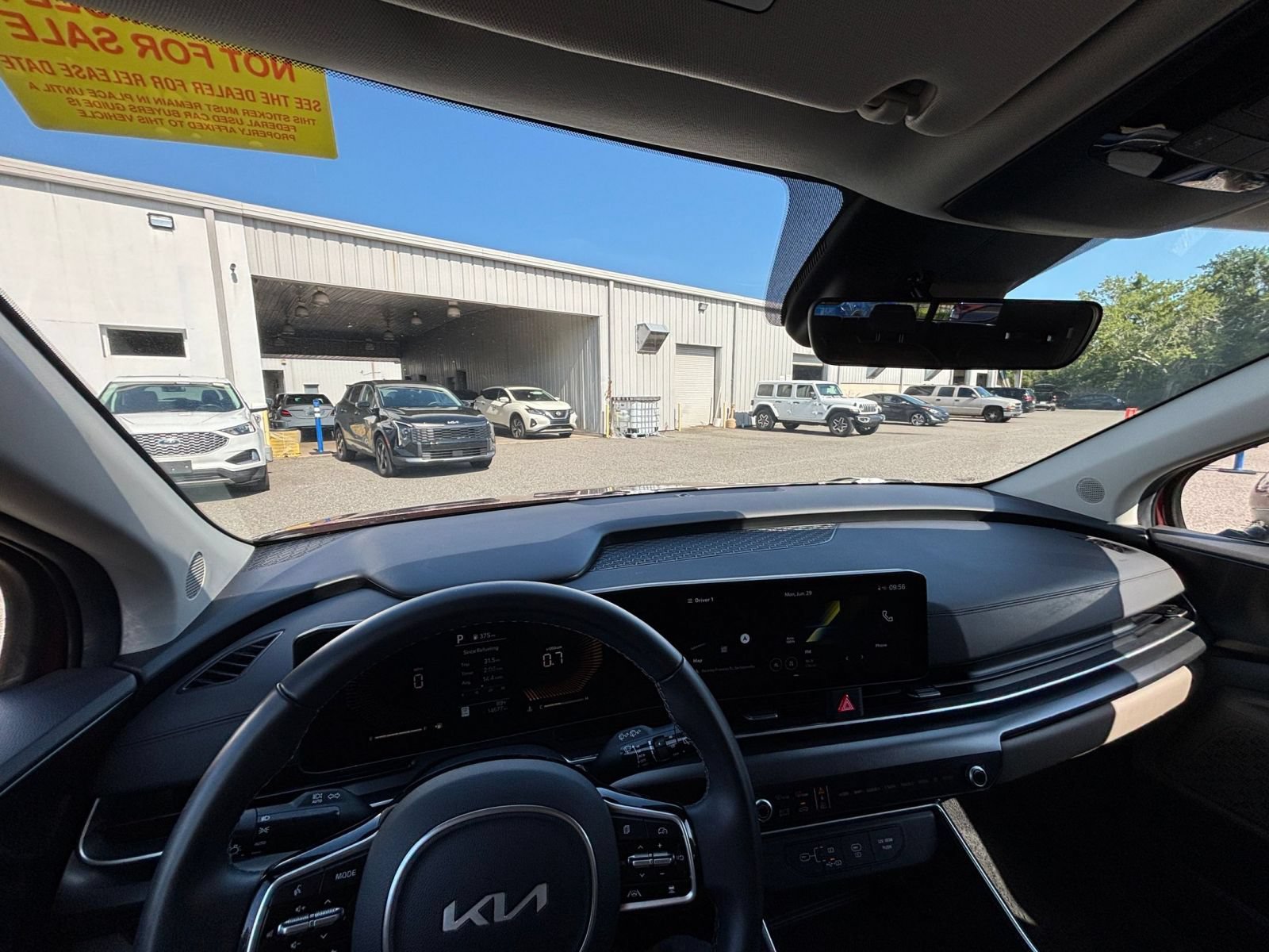 Used 2026 Kia Carnival FWD image 36