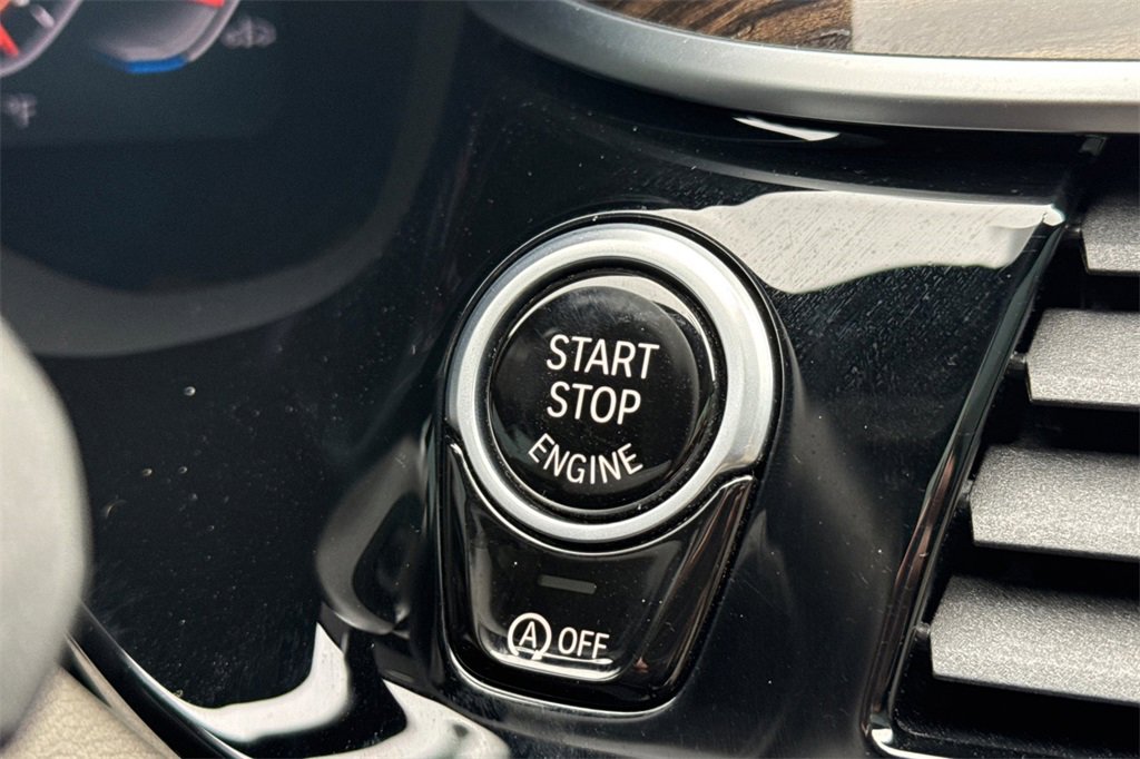 Used 2022 BMW M550i xDrive w/ Executive Package image 27