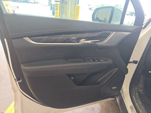 Used 2024 Cadillac XT6 Premium Luxury AWD/4WD image 11