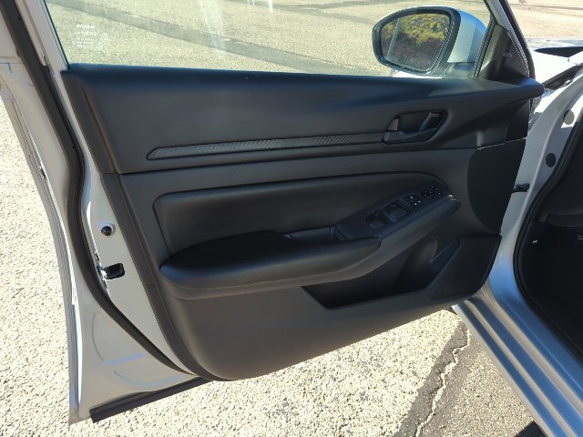 Used 2023 Nissan Altima 2.5 S FWD image 16