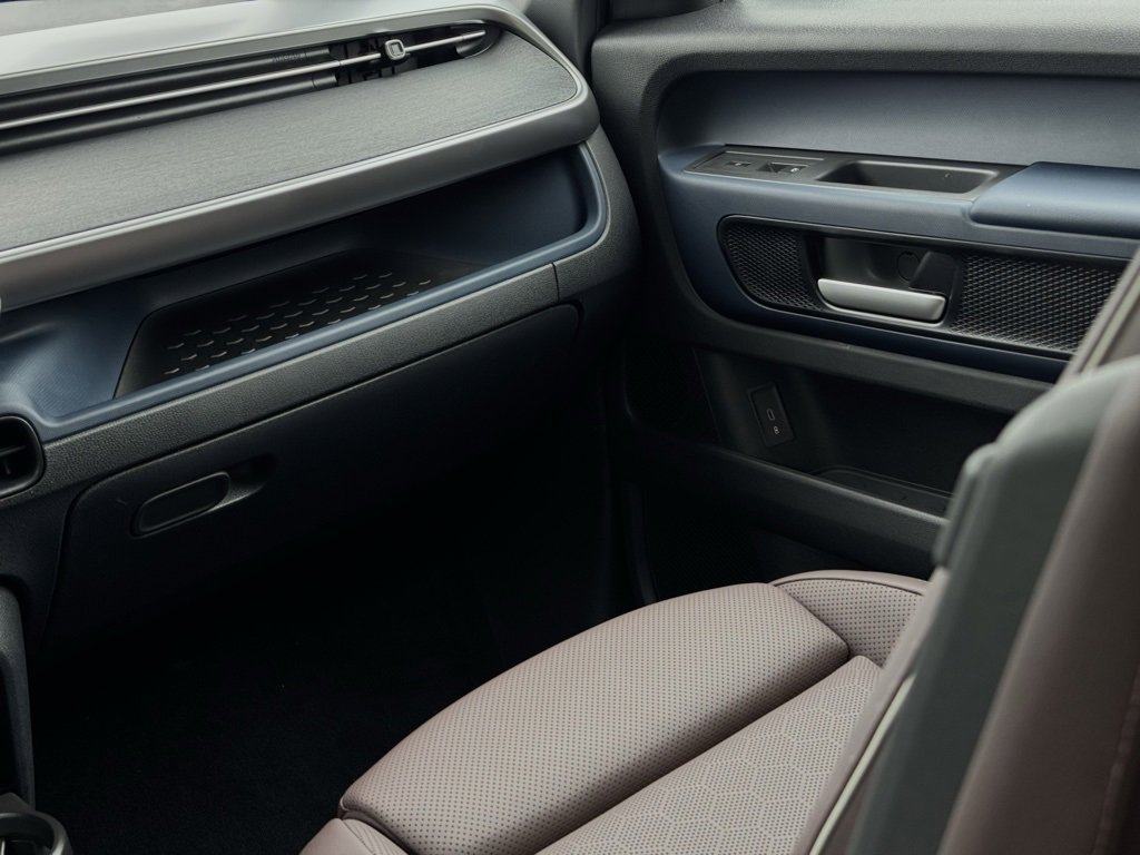 New 2025 Volkswagen ID. Buzz Pro S Plus image 36