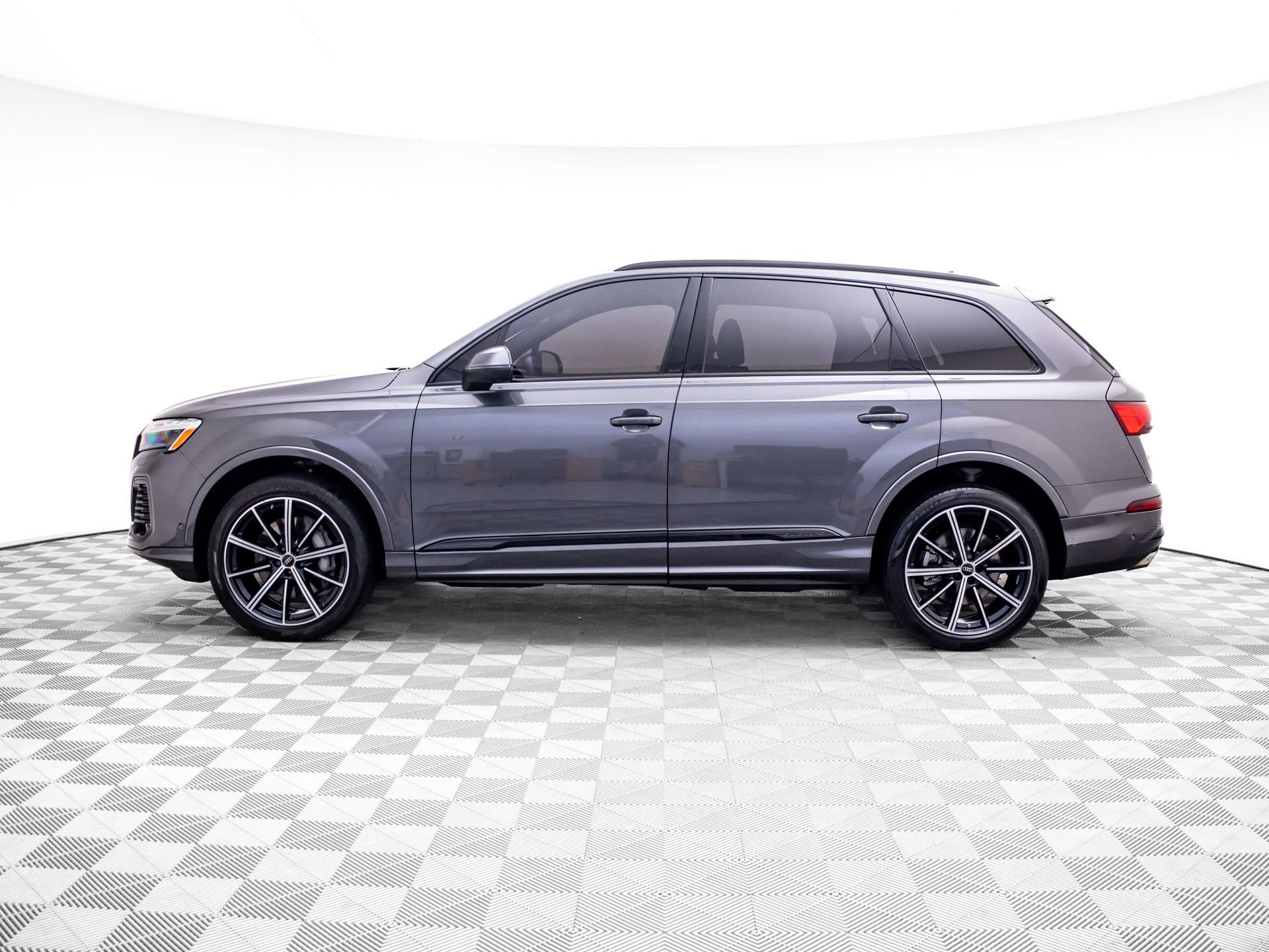 Used 2025 Audi Q7 2.0T Premium Plus w/ Premium Plus Package AWD/4WD image 2