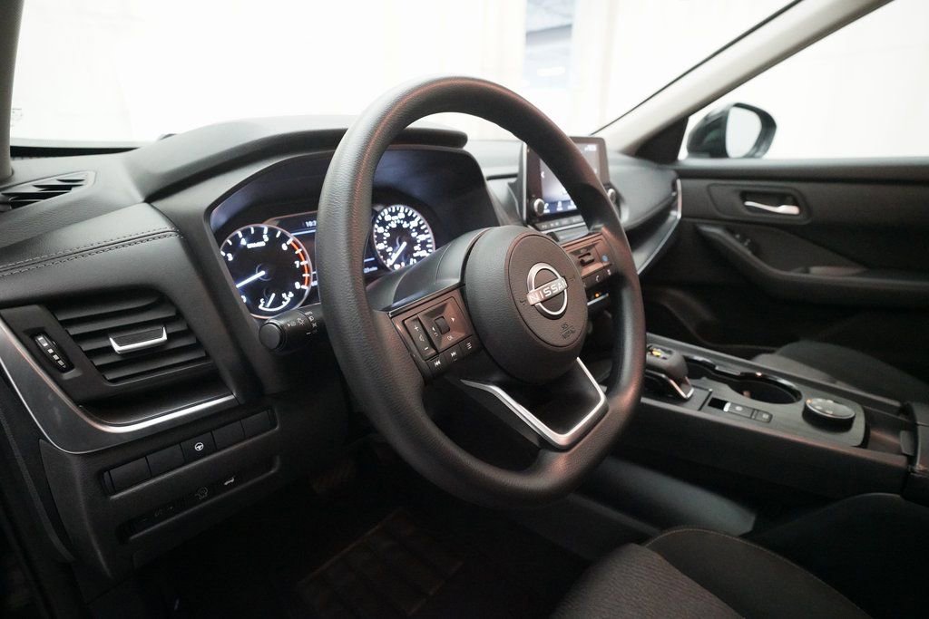 Used 2024 Nissan Rogue SV image 8