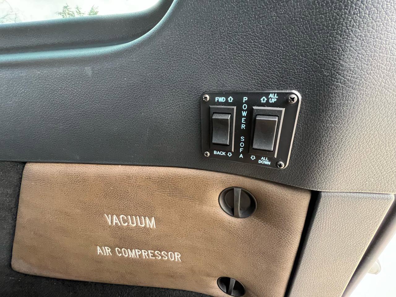 Used 2018 Mercedes-Benz Metris Passenger Van image 48