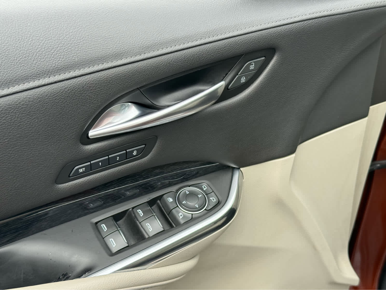 Used 2020 Cadillac XT4 Premium Luxury w/ Cold Weather Package FWD image 15