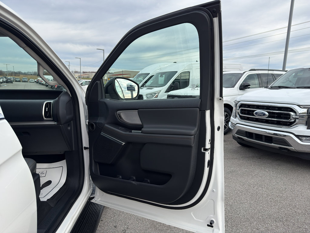 New 2025 Ford Expedition Active image 15