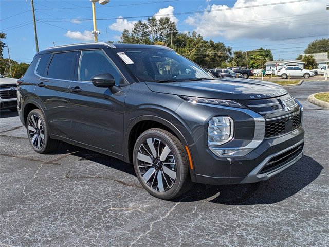 New 2025 Mitsubishi Outlander SEL image 3