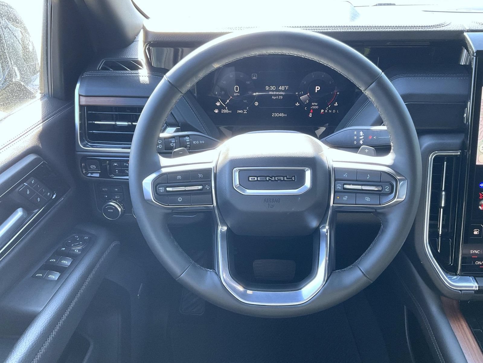 Used 2025 GMC Yukon XL Denali AWD/4WD image 11