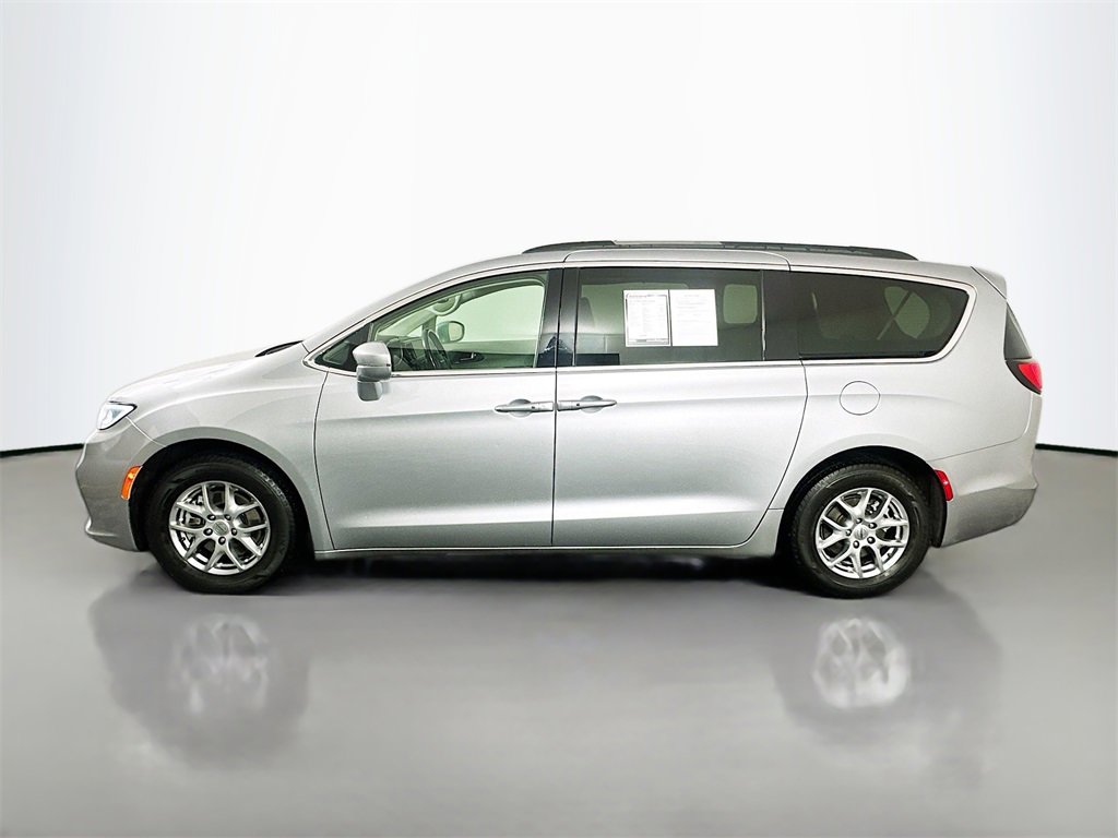 Used 2021 Chrysler Pacifica Touring w/ Cold Weather Group image 4