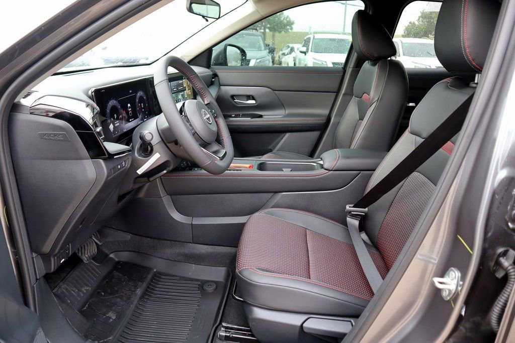 New 2025 Nissan Kicks SR FWD image 14