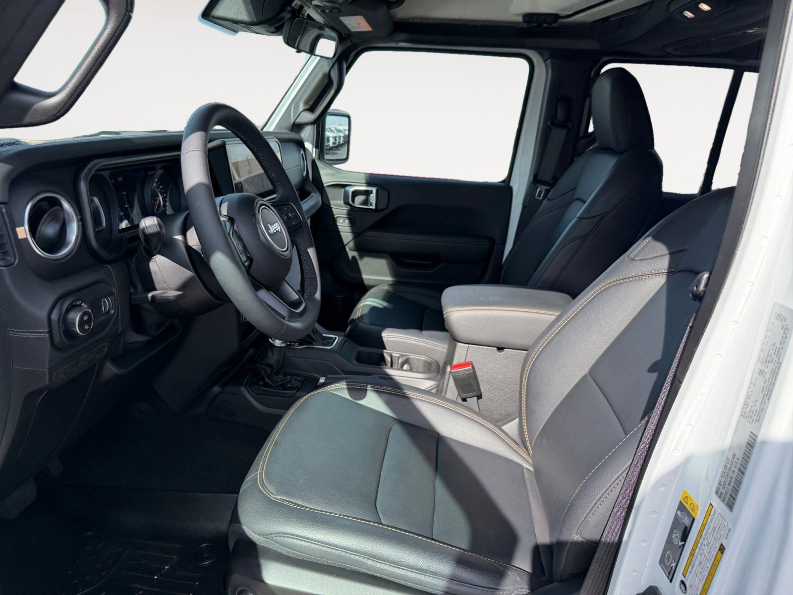 Used 2025 Jeep Gladiator High Tide image 9