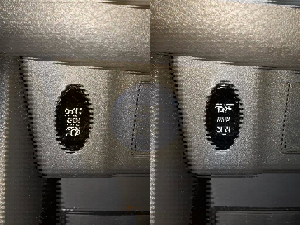 Used 2025 Nissan Rogue S image 12