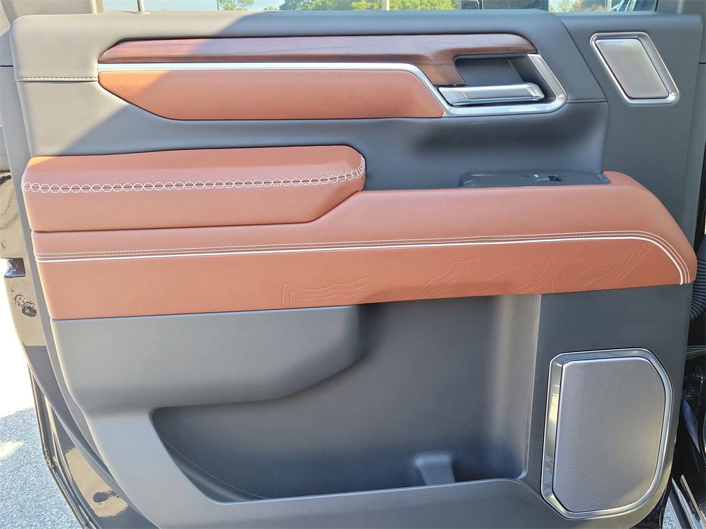New 2025 GMC Sierra 3500 Denali Ultimate image 10