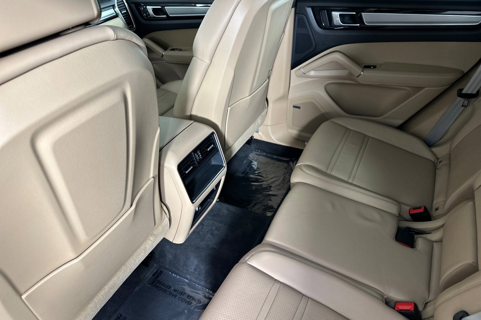 Used 2022 Porsche Cayenne Platinum Edition AWD/4WD image 11