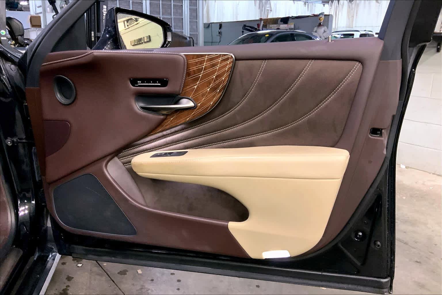 Used 2019 Lexus LS 500 AWD image 21