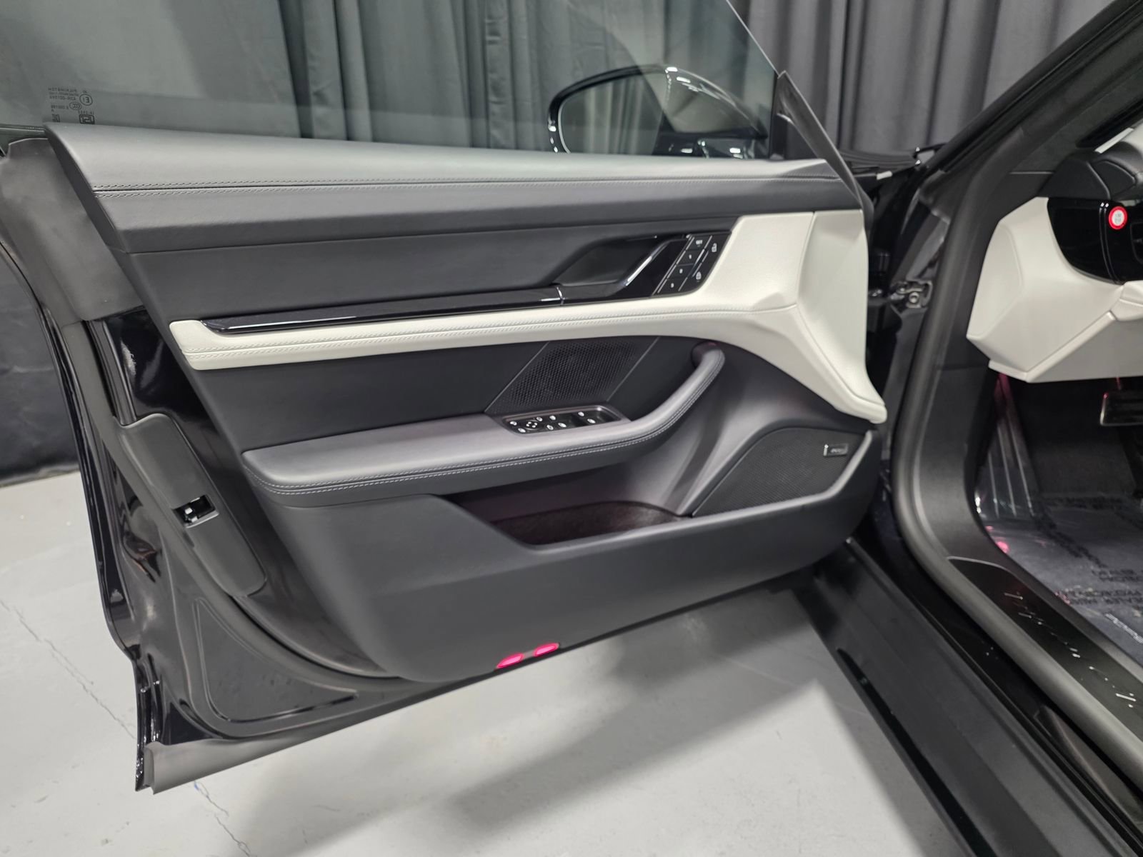 New 2026 Porsche Taycan GTS image 25