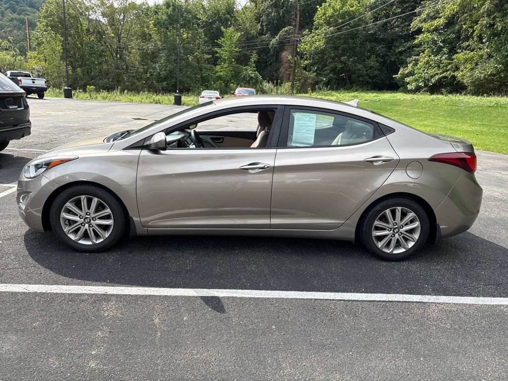 Used 2015 Hyundai Elantra SE w/ Option Group 02 FWD video 2