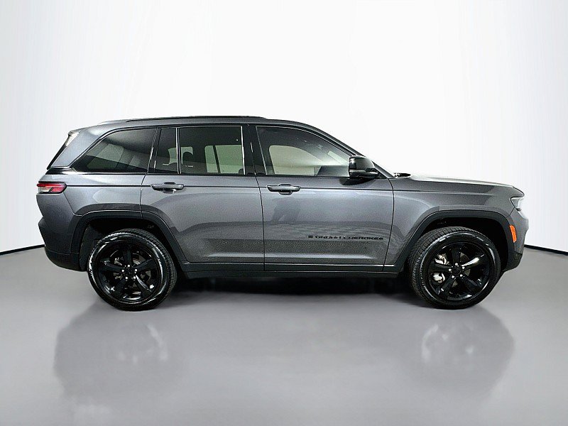 Used 2023 Jeep Grand Cherokee Limited w/ Luxury Tech Group II AWD/4WD image 8
