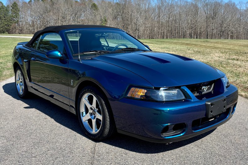 Used 2004 Ford Mustang Cobra RWD image 2