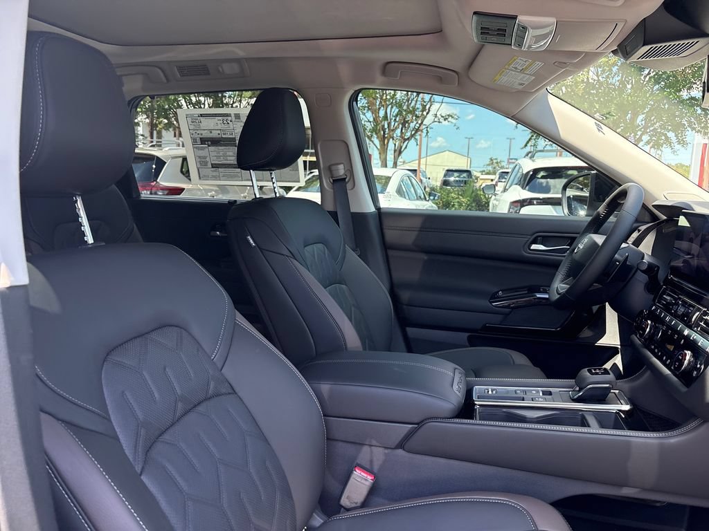 New 2026 Nissan Pathfinder Platinum w/ Accent Package FWD image 28