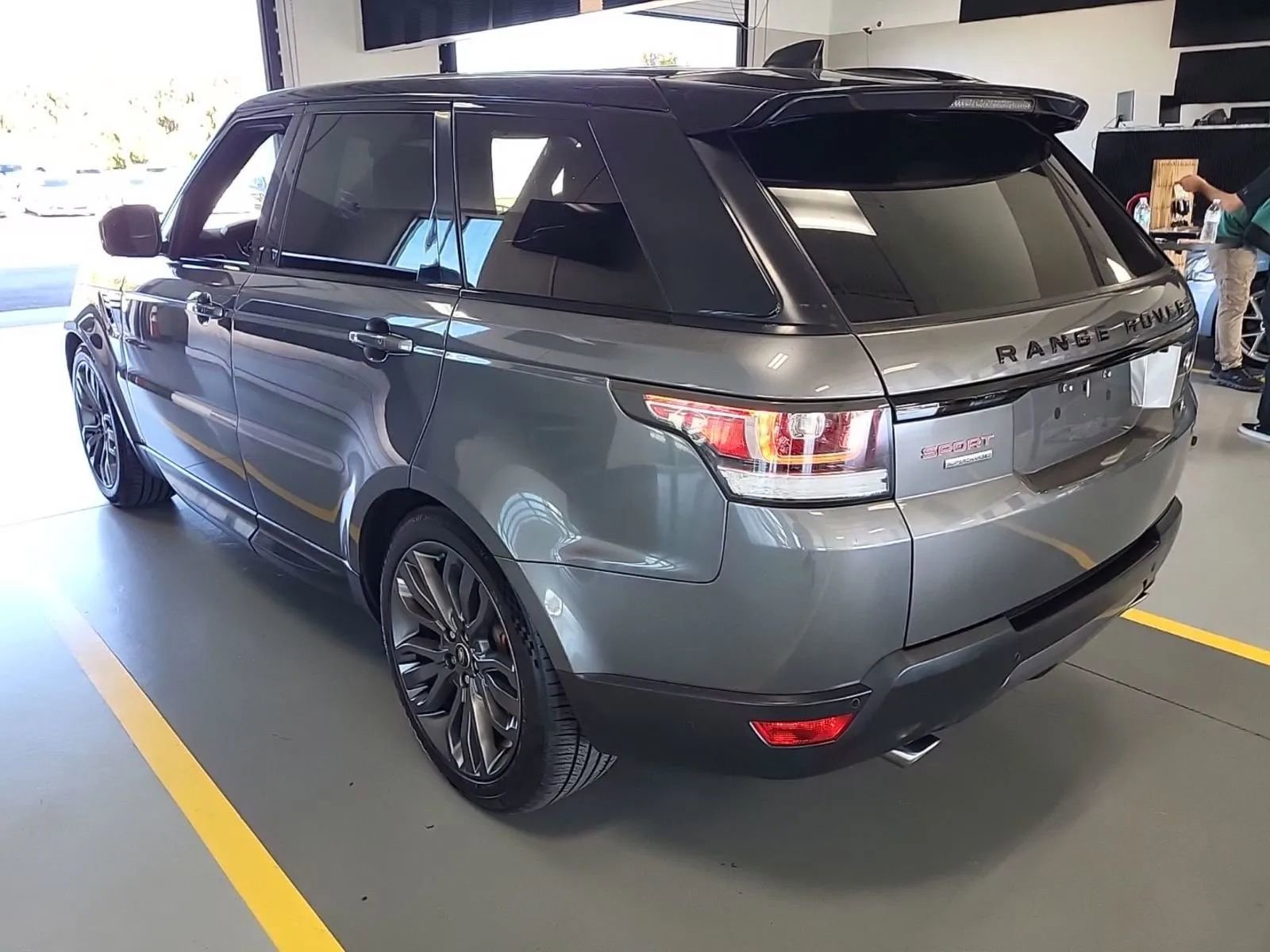 Used 2017 Land Rover Range Rover Sport Supercharged image 5