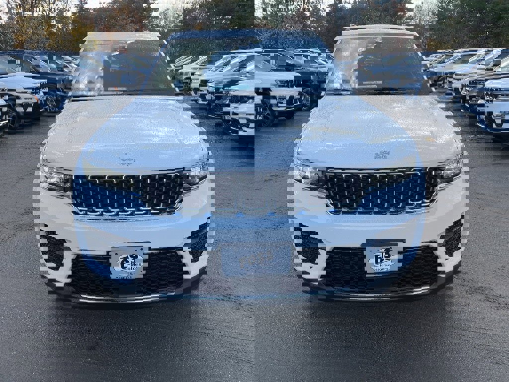 New 2025 Jeep Grand Cherokee Laredo X image 2