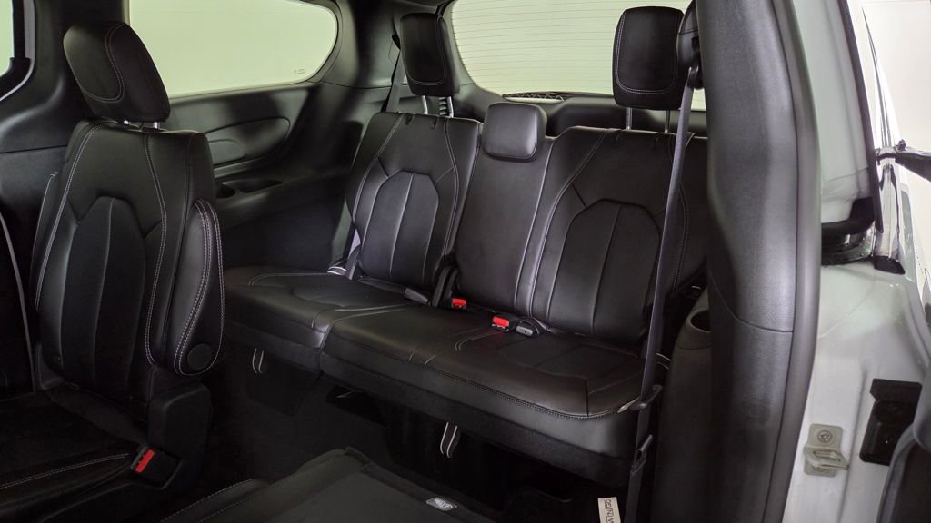 Used 2026 Chrysler Pacifica Select image 33