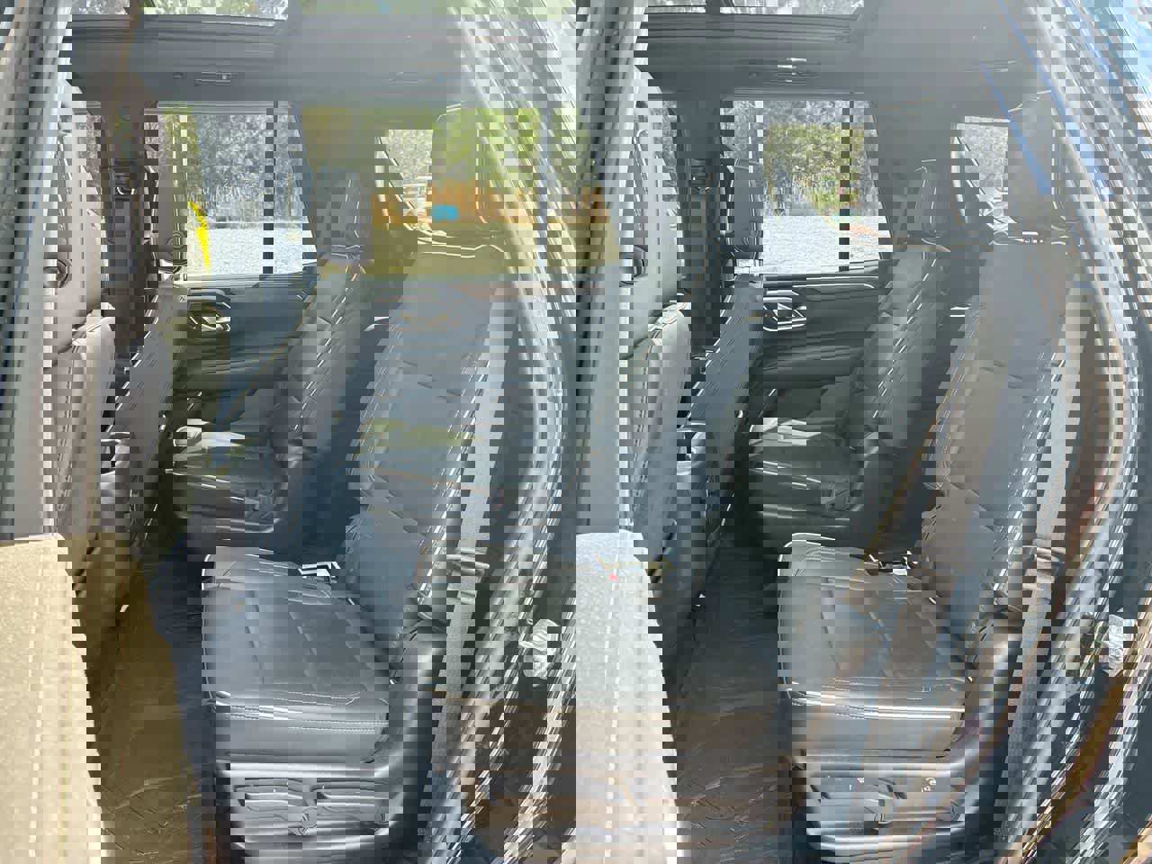 Used 2021 Chevrolet Tahoe Premier w/ Premium Package image 26