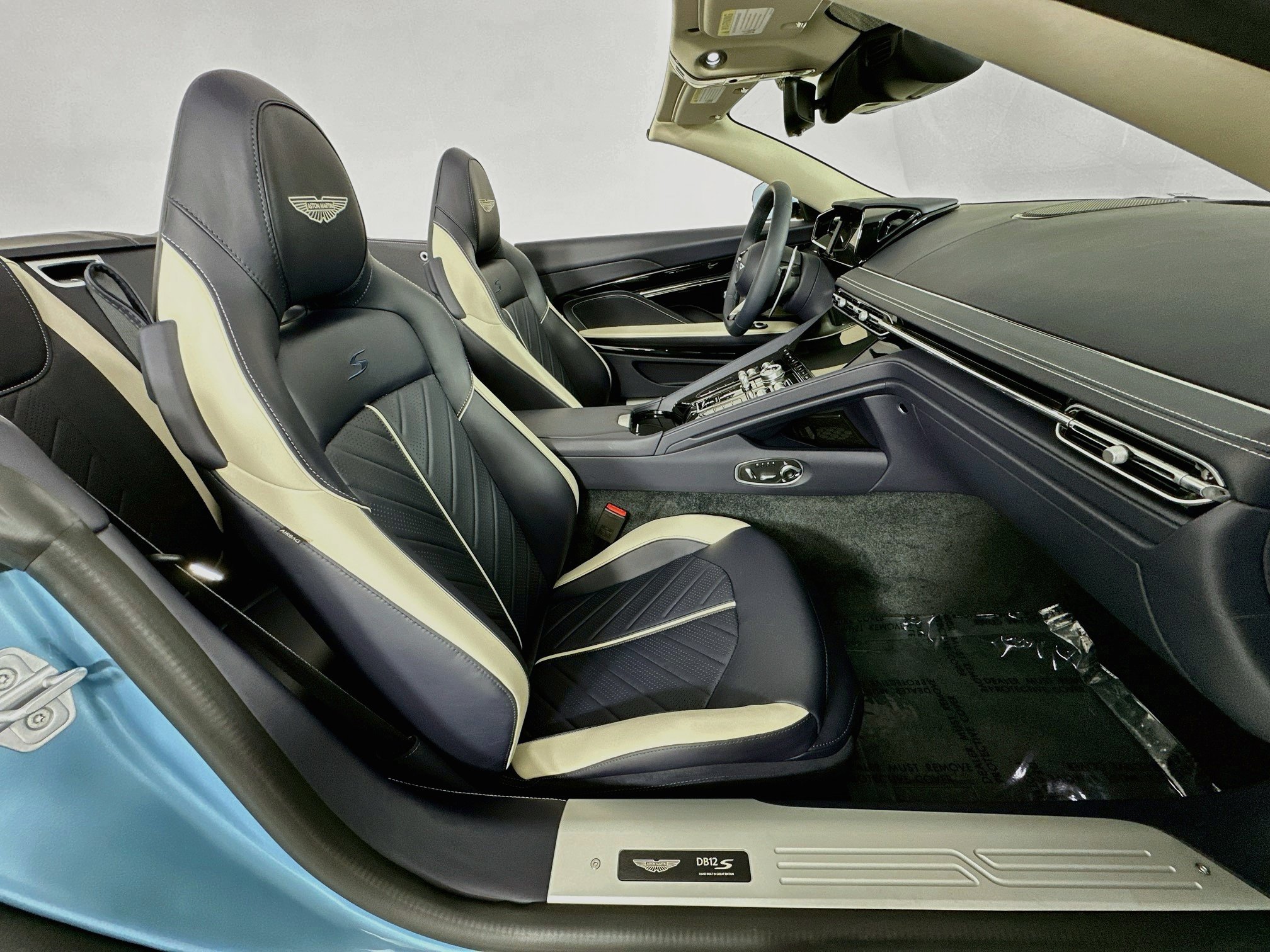 Used 2026 Aston Martin DB12 Convertible RWD image 29