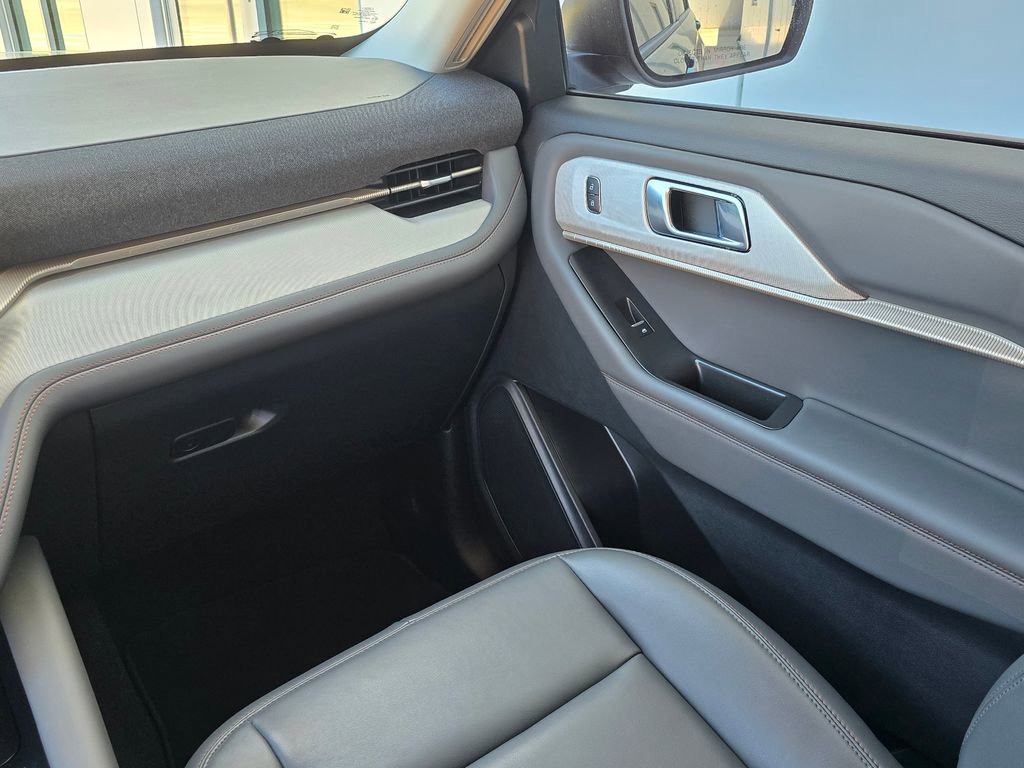 Used 2025 Ford Explorer Active w/ Active Comfort Package image 22