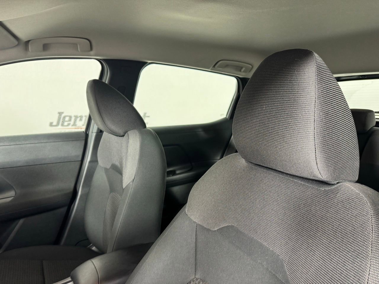 Used 2025 Nissan Kicks S image 11