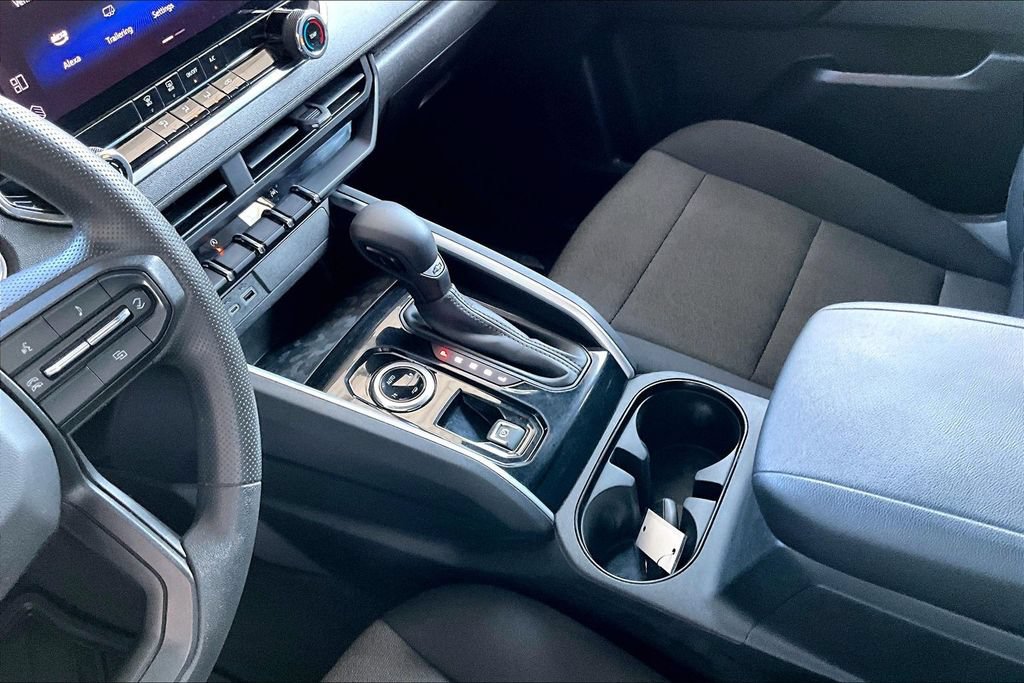 Used 2024 Chevrolet Colorado W/T AWD/4WD image 5